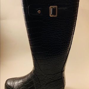 Black quilted rain boots size 6. new